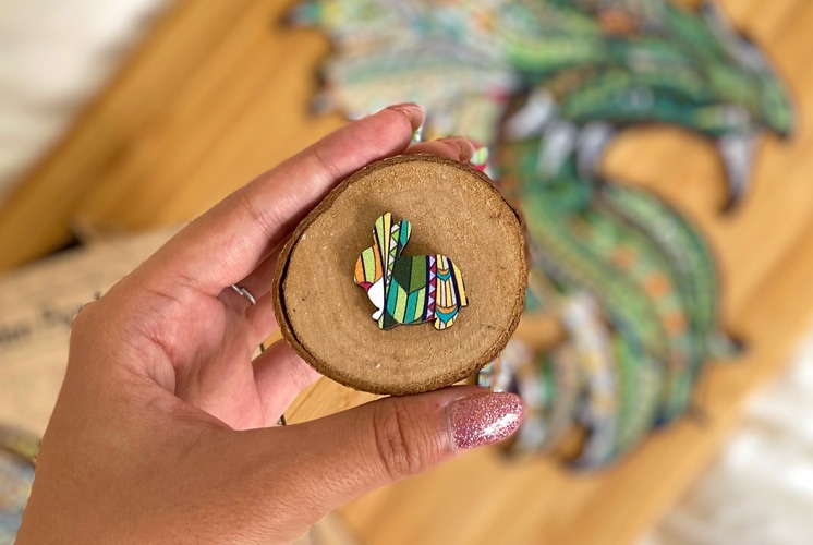 Nyuszi formájú puzzle darab. Fa puzzle